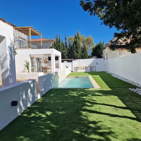 Gorgot With A Pool And Private Parking Empuriabrava