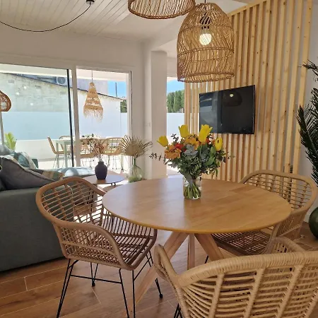 Villa Gorgot With A Pool And Private Parking Empuriabrava
