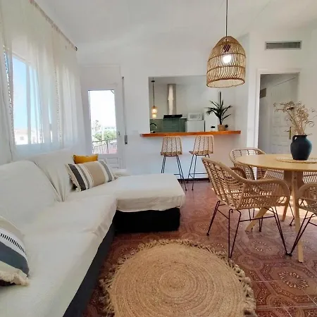 Gorgot With A Pool And Private Parking * Empuriabrava