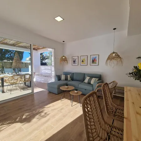 Villa Gorgot With A Pool And Private Parking Empuriabrava