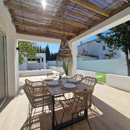Villa Gorgot With A Pool And Private Parking Empuriabrava