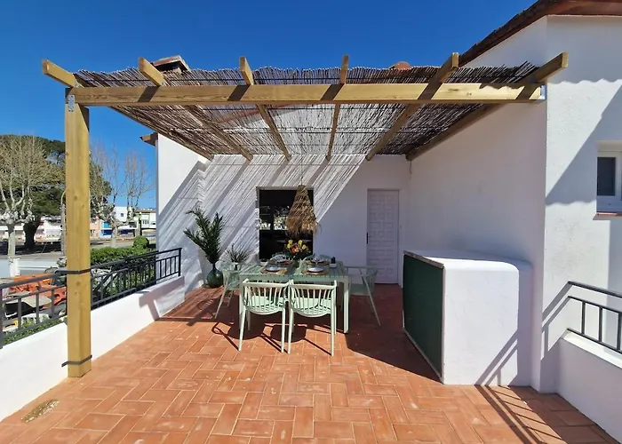 Gorgot With A Pool And Private Parking