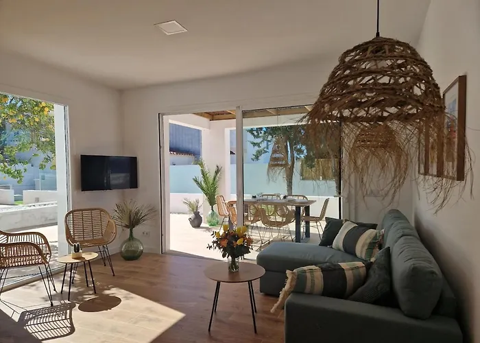 Gorgot With A Pool And Private Parking Empuriabrava