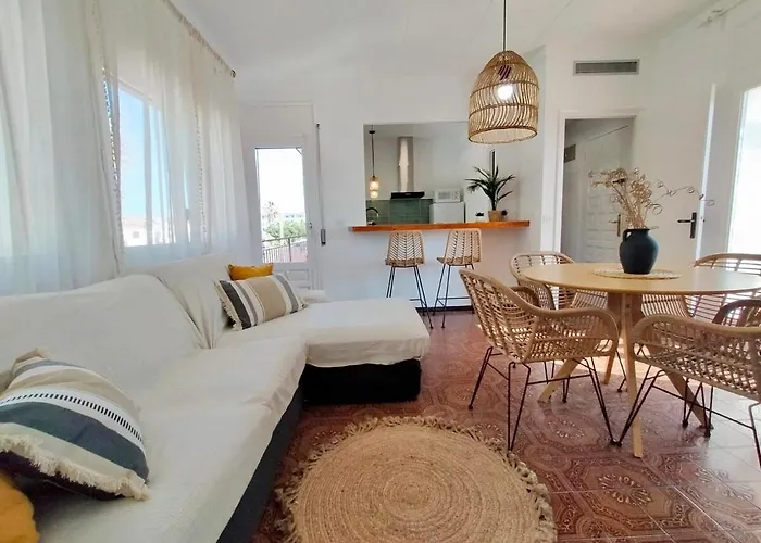 Gorgot With A Pool And Private Parking * Empuriabrava