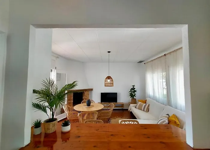 Villa Gorgot With A Pool And Private Parking Empuriabrava