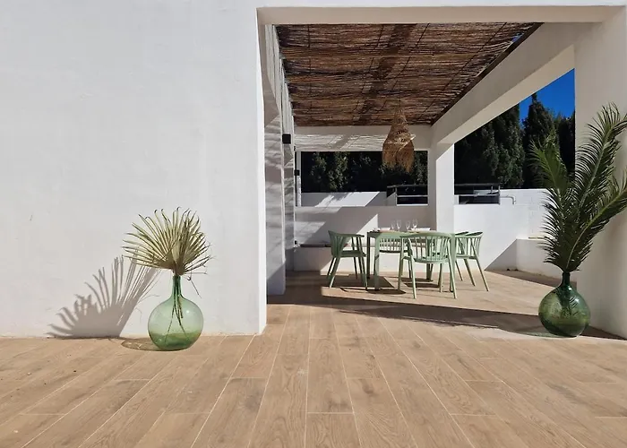 Villa Gorgot With A Pool And Private Parking Empuriabrava