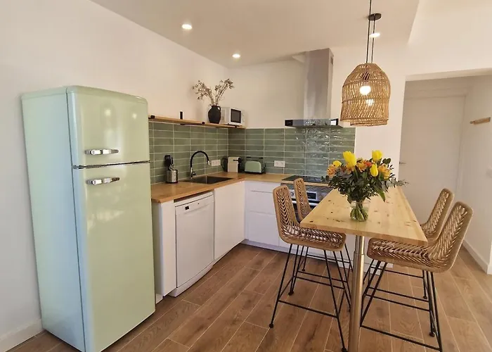 Gorgot With A Pool And Private Parking *
